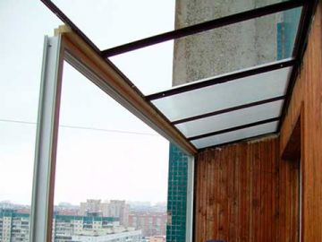 Монтаж крыши на балконе из поликарбоната
