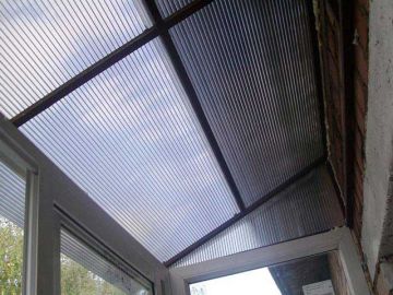 Прозрачная крыша на балкон из поликарбоната
