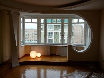 Объединение комнаты и лоджии с фигурной аркой