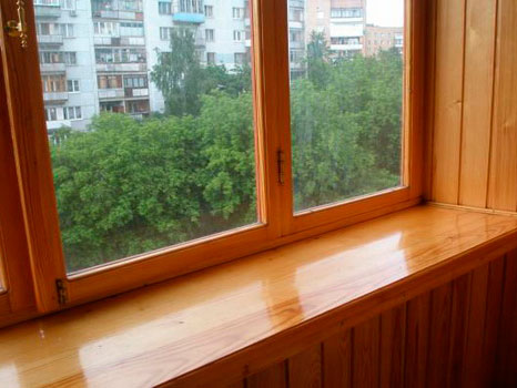 Деревянное остекление балконов в Москве